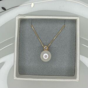 Simulated 10mm pearl pendant with CZ